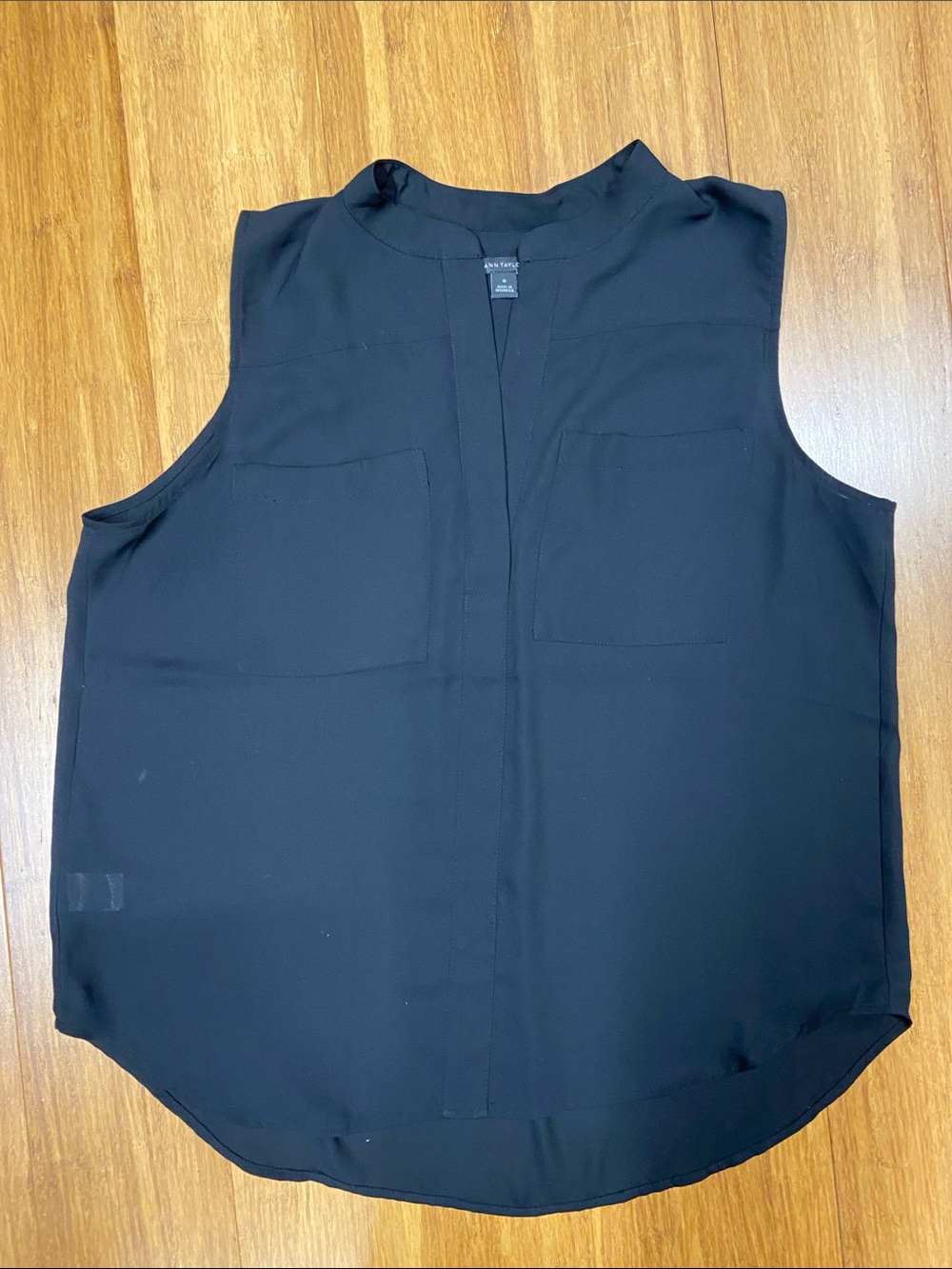 Ann Taylor Sleeveless Black Blouse - Classic Work-to-Weekend Top size Medium